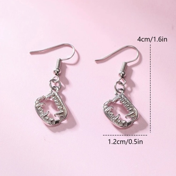 🧛♀️ Awesome Metallic Smiling Vampire Teeth Fangs Drop Earrings 🩸 - Picture 3 of 4